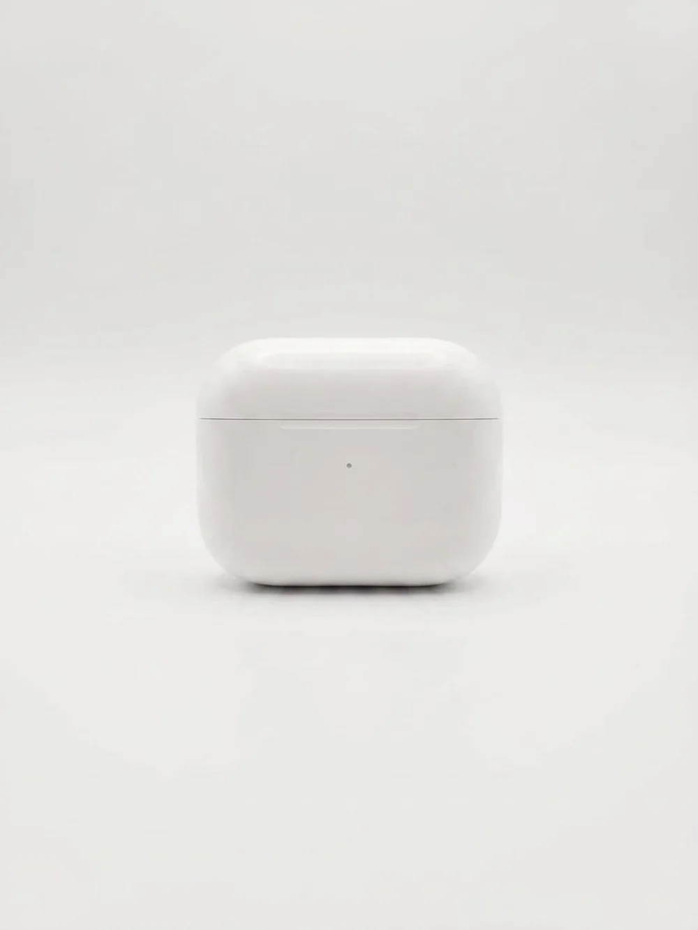 Here's the description for AirPods (3rd Generation) in English:  **AirPods (3rd